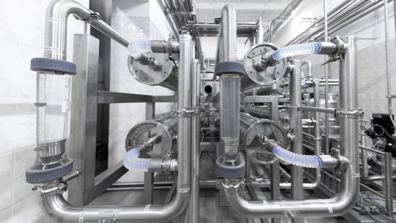 modern_brewery_factory_interior_pipe_lines_other_equipment_tool