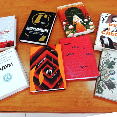 Книги на столі