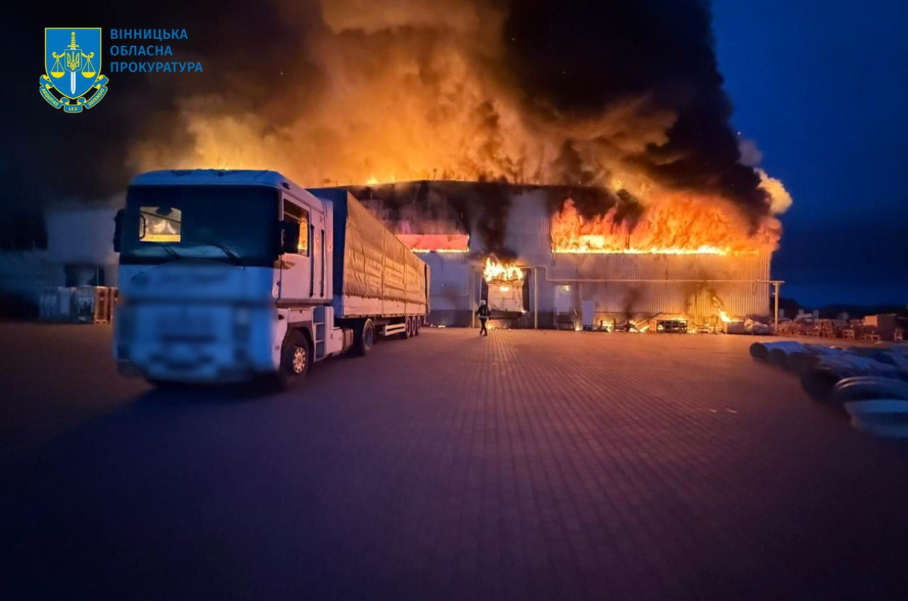 Горить підприємство