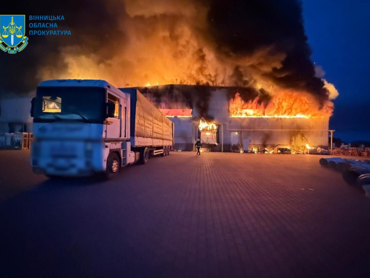 Горить підприємство