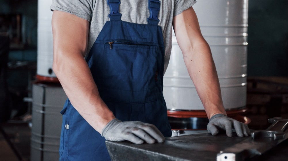 ТОП-5 вакансій слюсарів із найвищими зарплатами у Ладижині