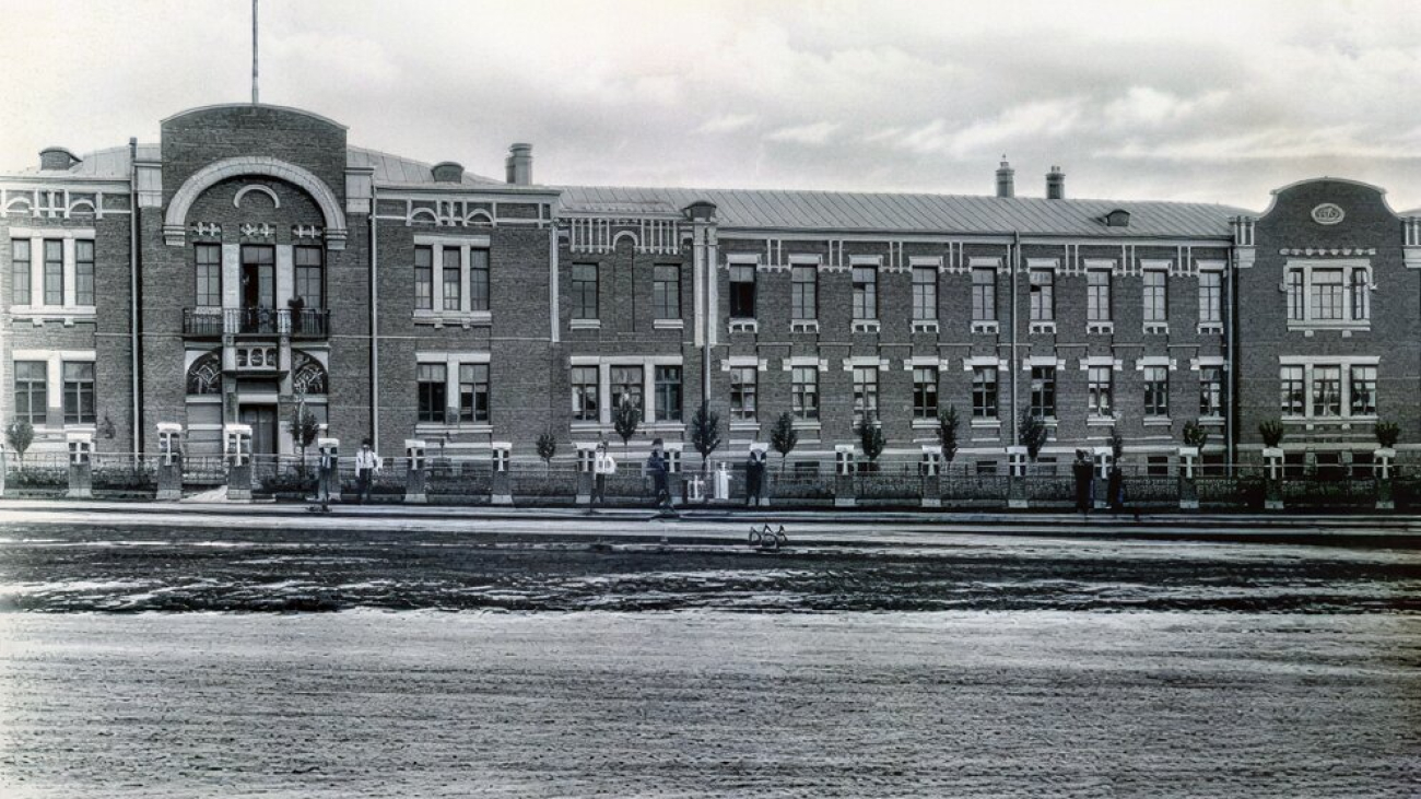 freepik__enhance__98489