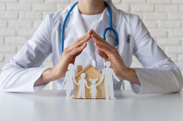 close-up-doctor-with-stethoscope-1