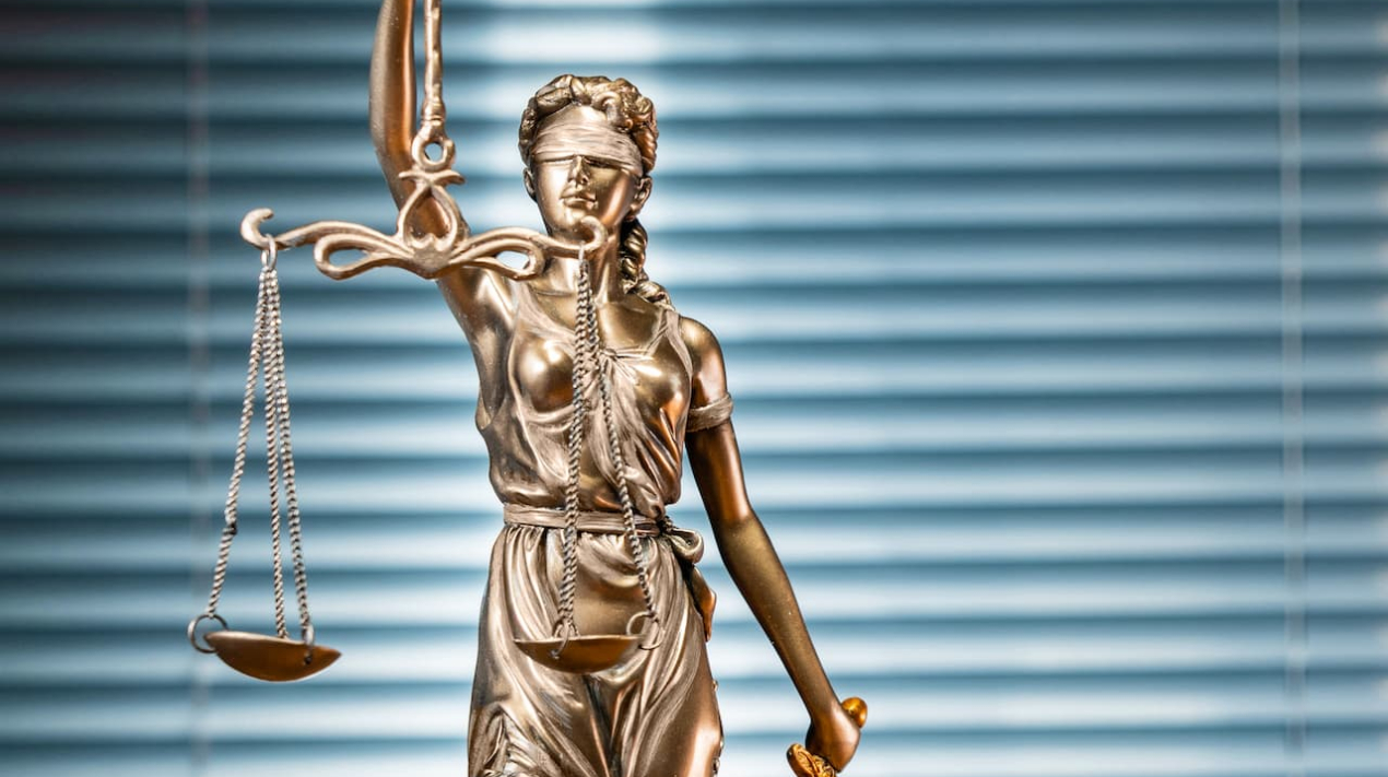 statue-of-lady-justice-on-bright-background-side-2023-01-12-23-54-37-utc