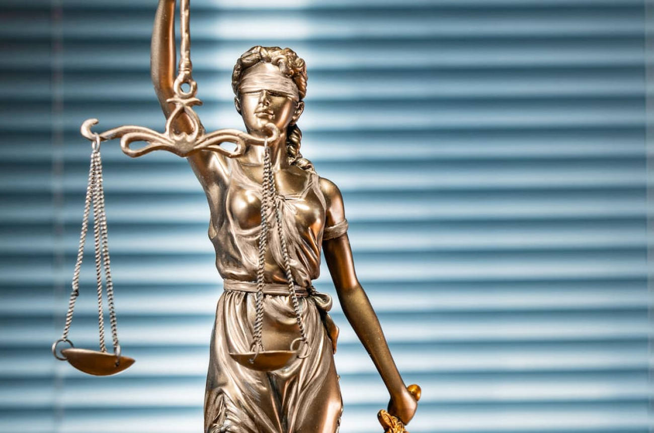 statue-of-lady-justice-on-bright-background-side-2023-01-12-23-54-37-utc