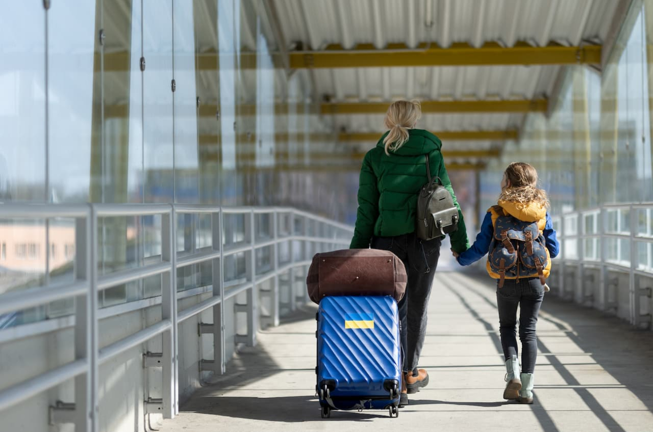 rear-view-of-ukrainian-immigrant-mother-with-child-2022-11-12-03-06-32-utc